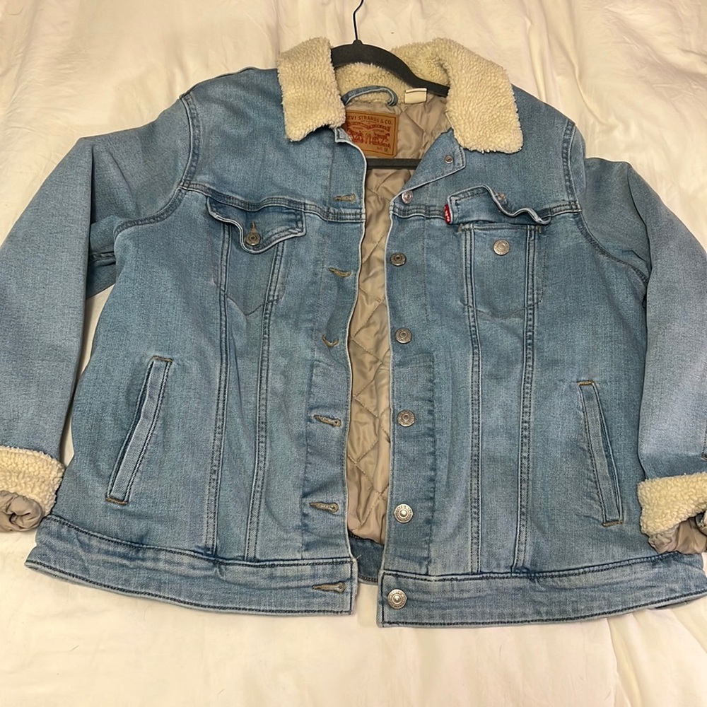 Sherpa Oversized Levi’s denim jacket